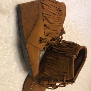 Super cute tassel wedges. Like new!!
